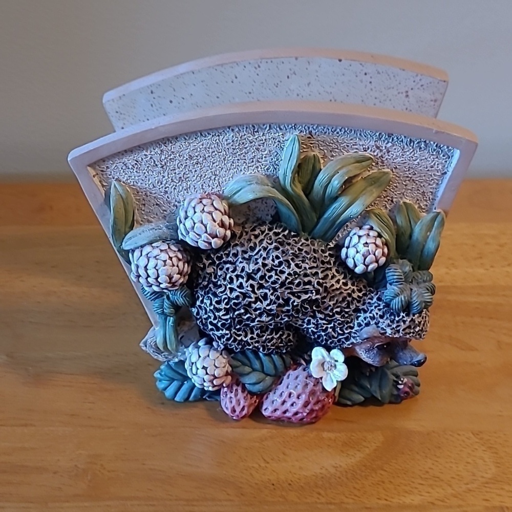 BRAMBLE AND CLOVER Vintage Hedgehog and Strawberries 3D Resin Napkin Holder